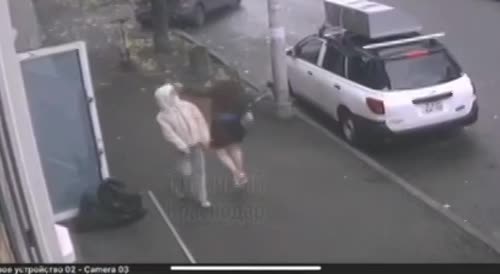 Teen Girl Punched By Random Woman For Making A Selfie