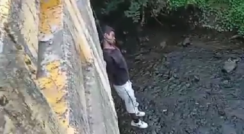 Man With Tied Hands Found Hung From  Atacames Bridge, Ecuador