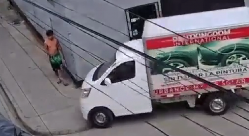 Man Crushed Against The Wall By The Box Truck In Ecuador