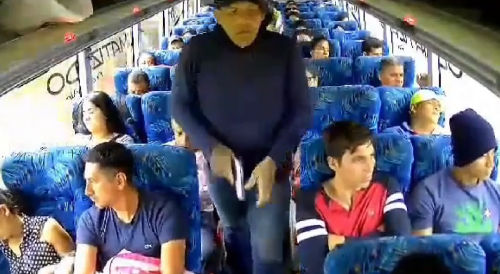 Armed Thugs Rob The Bus In Ecuador
