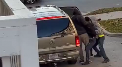 Chicago: Thugs trying to kidnap a zip-tied victim in Bridgeport