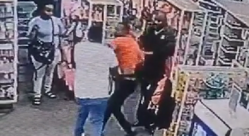 Shoplifter Covers His Face With Shit To Escape