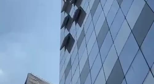 Man Jumps From 8th Floor Of Shopping Center(another angle)