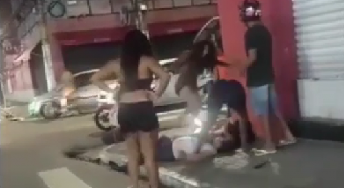 Fight with 3 trannies ends with beating and robbery in the center of Aracaju