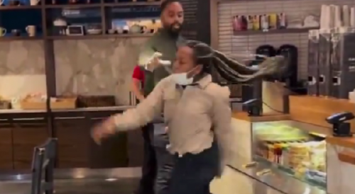 Female Worker Repeatedly Attacks Her Manager