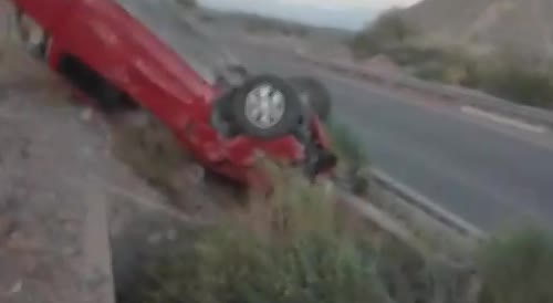 A couple overturned their truck on a road in Argentina