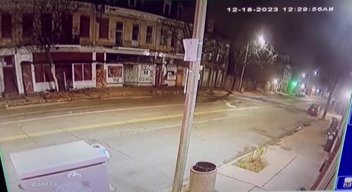 St. Louis PD Crash Into Building and Arrest the Owner(CCTV)