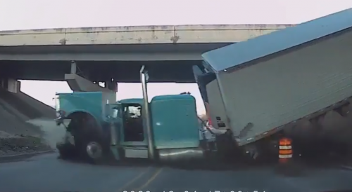 Texas: big rig plunges off highway and narrowly misses driver