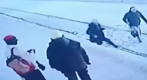 EX Convict Kicks A Man On Tracks, Stabs Him In Russa