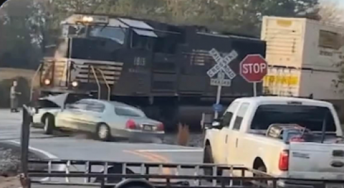 Georgia: Driver fleeing seconds before car gets hit by oncoming train