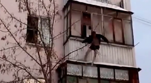 Man On Bath Salts Destroys Own Apartment, Jumps From The Third Floor In Russia