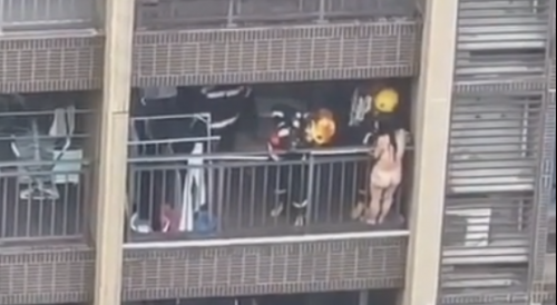 Brave Nude Woman Climbs to Her Escape from a Fire
