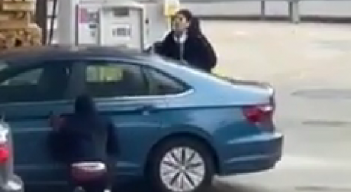 Chicago gas station car thief in action