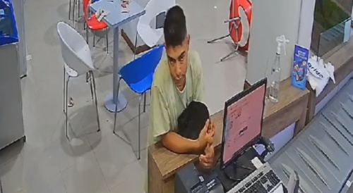Thief is trapped by women employees at ice cream shop