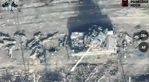 A large number of bodies of soldiers next to a T-80BV in Stepove, Avdiivka direction