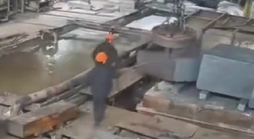 Crane drops a heavy metal block onto worker, dies immediately