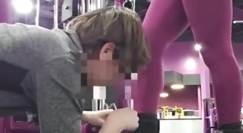 Man simps for girl at Planet Fitness