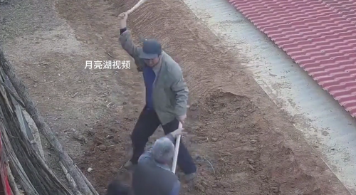 Elderly Villagers Get Into A Fight Over The Land In China