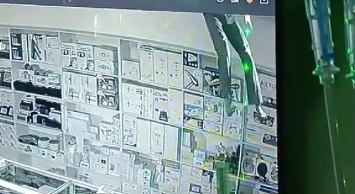 Thief falls to his death while breaking into an electronics shop