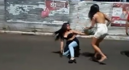 Brazilian Girls Fight After The Club