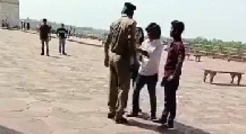 Drama at the Taj Mahal - Dude Fights with Police