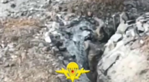 Direct hit on Ukrainians digging a trench