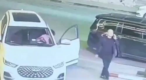 Drunk Man Stabs Woman In Her Car In China