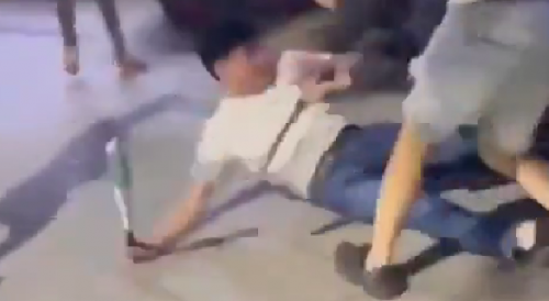 Gang Of Debt Collectors Attack A Man With Bats And Swords In Taiwan