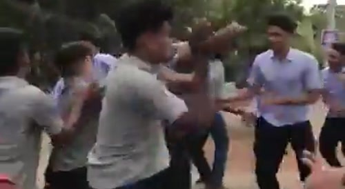 Huge Brawl in India with Lots of Slapping