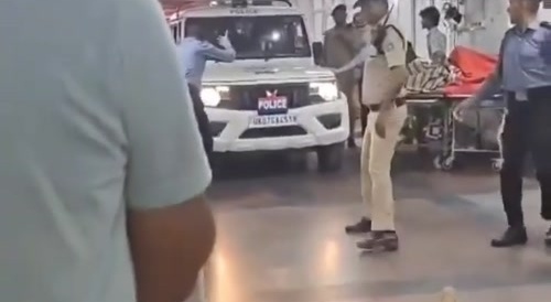 Indian Police Literally Drive Their Jeep into a Hospital