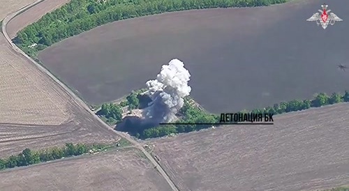 Ukrainian base with 2 Iris-T air defense systems and soldiers is destroyed by Russian airstrike.