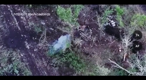 2 Russians eliminate a Ukrainian assault team.