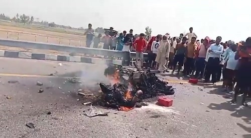 Biker Burnt To Ashes On Indian Road