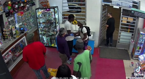 Black Dude Regulates Guy who Disrespected Shop in his Community