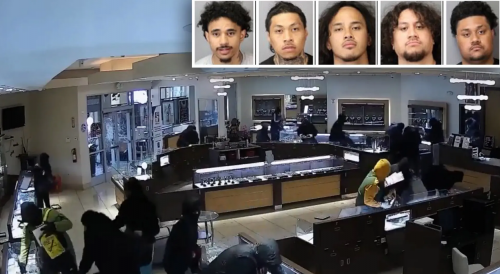 Gang of thieves smash into California jewelry store using sledgehammers