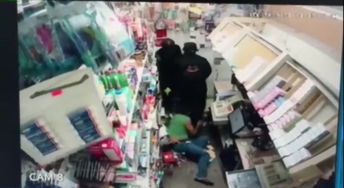 Violent armed robbery at Miami store