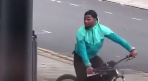 UK gang members are now using Deliveroo uniforms to disguise themselves