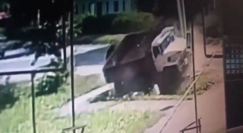 Truck Kills A Woman Waitng For The Green Lightr In Russia