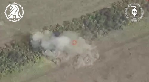 Ukrainian artillery uses cluster munitions to hit a Russian truck and two D-30 122mm howitzers.