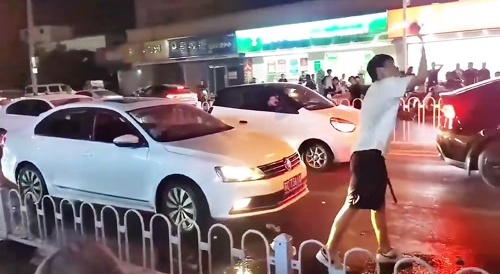 Road Rage Pouring Drinks Fight in China