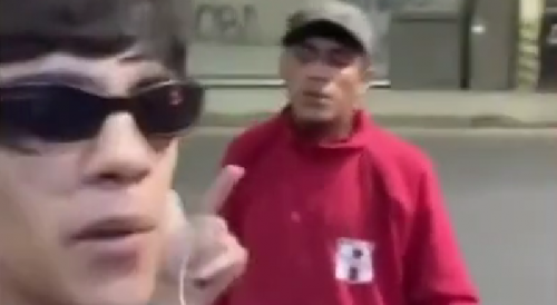 Argentine famous youtuber in the slums slaps annoying crackhead