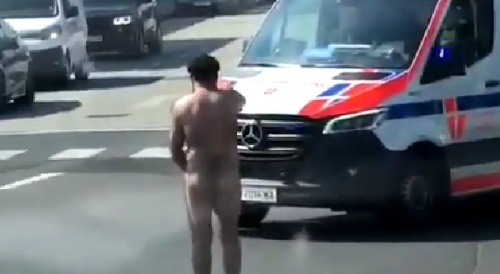 Naked immigrant  shuts down traffic in Vienna