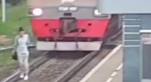 Careless Girl Gets Killed by Train In Russia