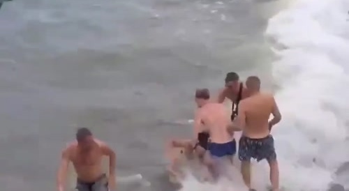 Tourists fought with lifeguard on beach in Alushta, Russia