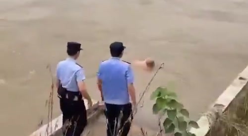 Chinese Cops Are Useless