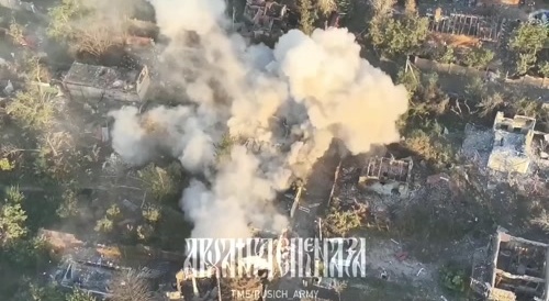 Russian Soldier Blows Up House Full of Ukranian Soldiers Using TM62 Mine.