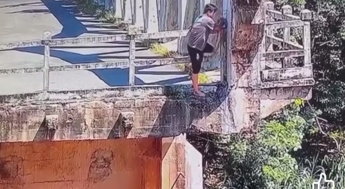 Man Jumps From The Bridge In Vietnam (still missing)