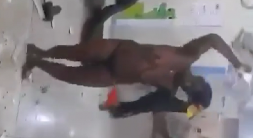 Ceazy Naked Woman Destroys A Hospital In Dominican Republic