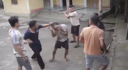 Vietnamese Neighbours Battle