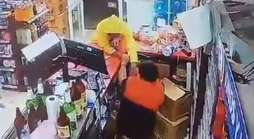 Clerk Gets Inot A Fight With An Armed Thief